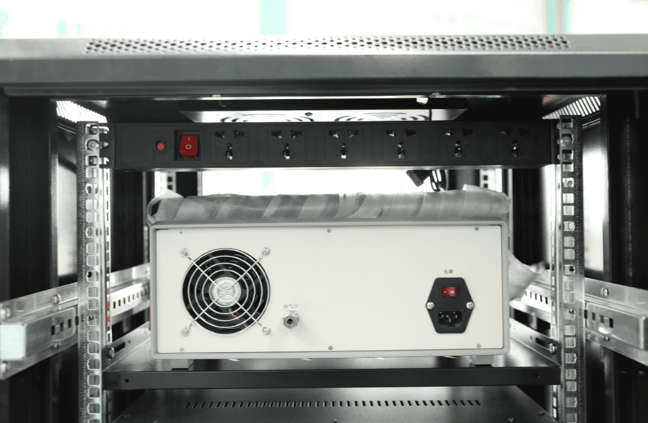 小型標(biāo)準(zhǔn)微量水分校驗(yàn)系統(tǒng)實(shí)物圖